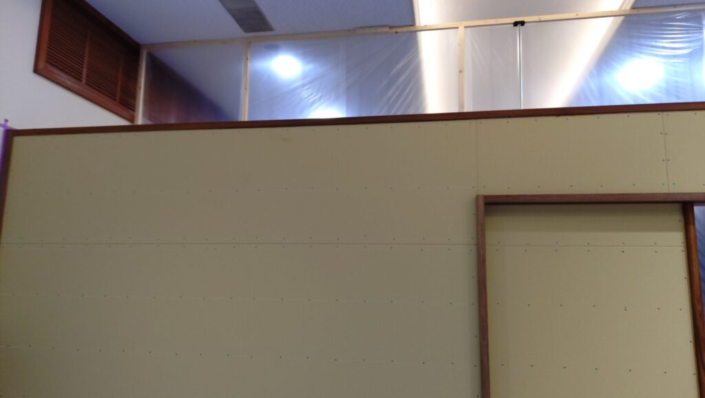 額縁や笠木も塗装