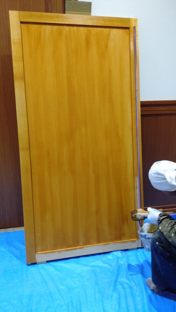 ペーパーかけをして、一回目塗装