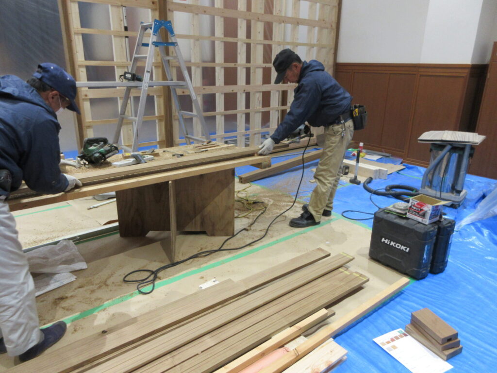 鴨居等の溝ほりも現場合わせで行いました